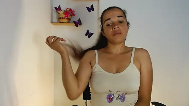 Snapshot of MagicHoney8 chatting on March 15, 5:24 am MagicHoney8 online show from March 15, 5:24 am