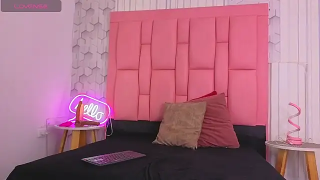 ashlleyray online show from May 25, 7:31 pm