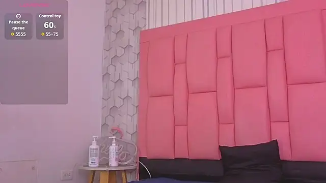 Snapshot of ashlleyray chatting on June 10, 7:24 pm ashlleyray online show from June 10, 7:24 pm