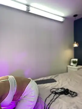 Jadee 01 online show from April 4, 11:13 pm