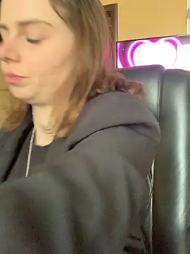 VelvetChloe online show from April 14, 12:00 pm