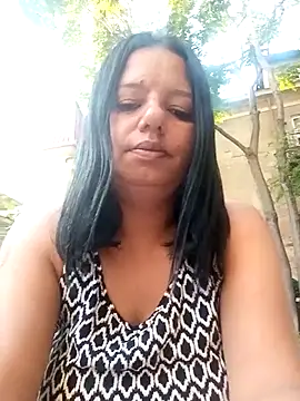 Snapshot of roxana_e43 chatting on June 26, 4:55 pm roxana e43 online show from June 26, 4:55 pm
