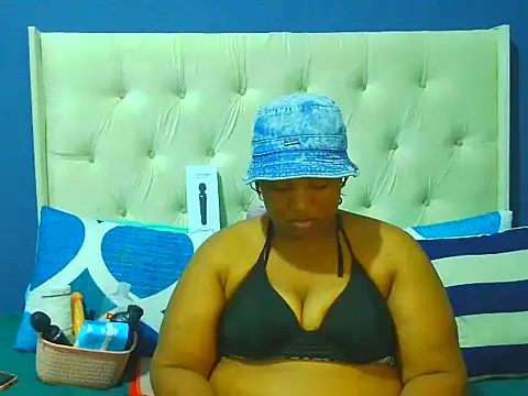 Cuddle Zee online show from March 1, 9:39 pm