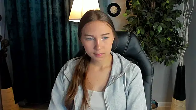 OliviaLang online show from May 14, 10:55 am