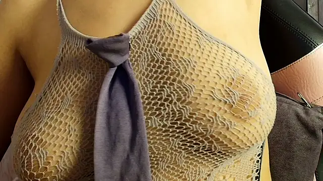 Snapshot of Dolly_boobsy chatting on July 6, 2:03 pm Dolly boobsy online show from July 6, 2:03 pm