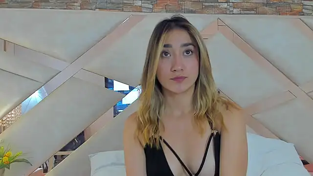 Snapshot of lucy_davies chatting on June 17, 11:34 am lucy davies online show from June 17, 11:34 am