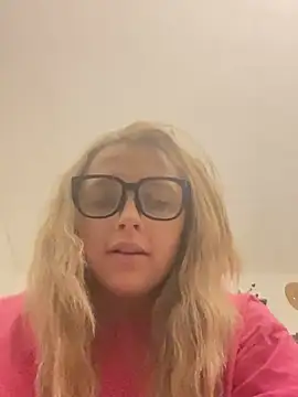 imkhloe online show from February 28, 11:28 pm