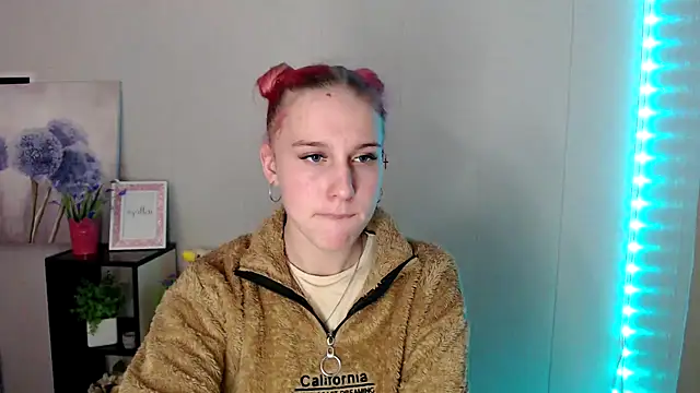 Scarlett lil online show from April 2, 8:01 am