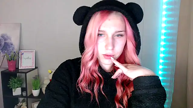 Scarlett lil online show from April 20, 7:44 am