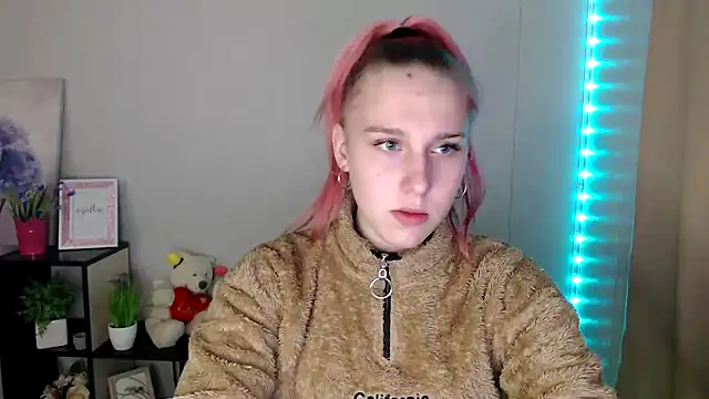 Scarlett lil online show from April 22, 7:22 am