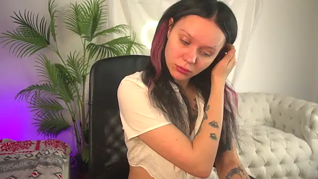 kittenlolla online show from April 4, 5:38 am