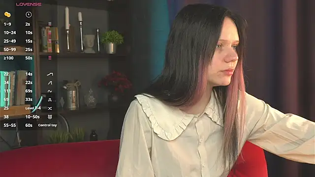 kittenlolla online show from April 12, 1:38 pm