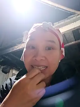 Snapshot of Boppi-chu chatting on March 1, 1:35 pm Boppi-chu online show from March 1, 1:35 pm