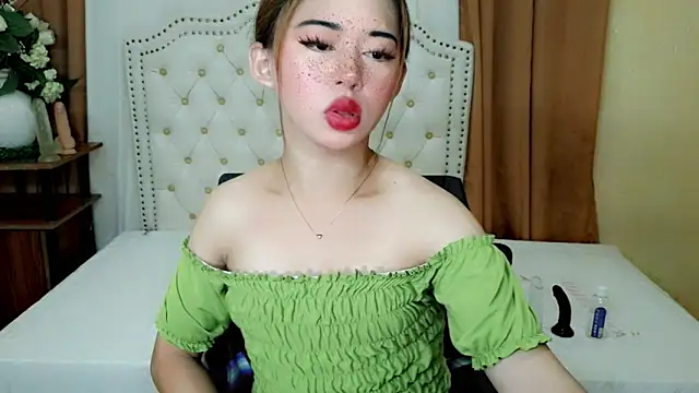 Snapshot of Seductive_sophie chatting on May 27, 3:36 am Seductive sophie online show from May 27, 3:36 am