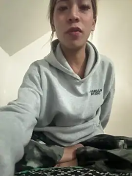 Snapshot of vanessamarieee chatting on March 17, 5:38 pm vanessamarieee online show from March 17, 5:38 pm