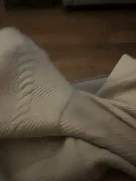 ukhungstud26 online show from March 28, 11:15 pm