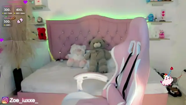 Zoe Luxxe  online show from March 15, 9:10 pm