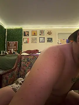 PoundedCajunGuy93 online show from August 8, 5:53 am