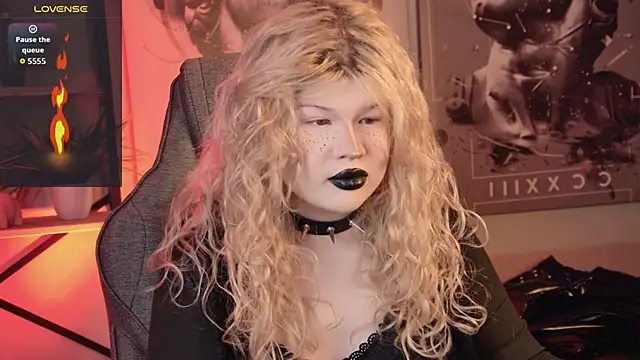 LilithNlsn online show from March 26, 9:20 pm