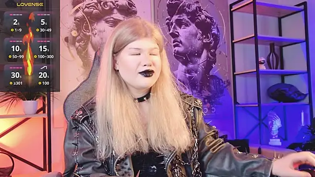 LilithNlsn online show from April 3, 10:30 pm