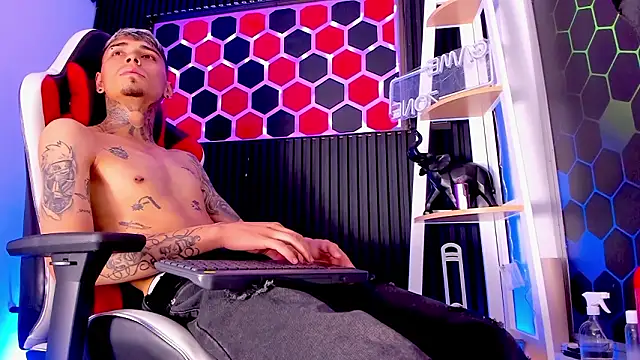 Max Hader  online show from March 23, 3:32 am