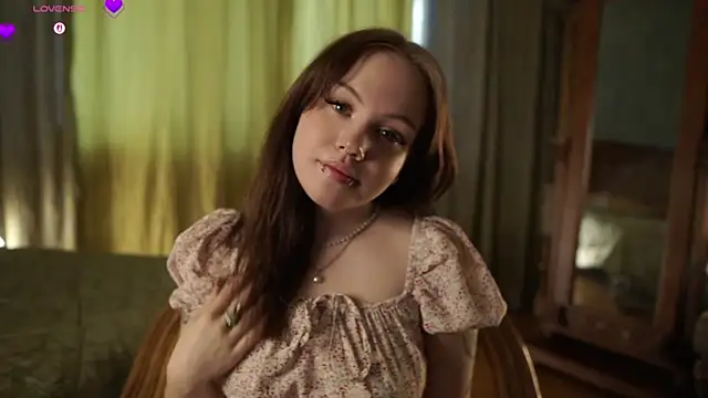 LeahAllsop online show from April 6, 3:04 am