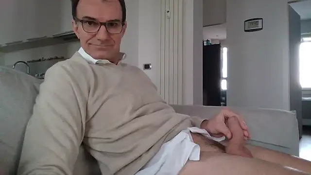 Snapshot of Alex1970-IT chatting on March 2, 1:40 pm Alex1970-IT online show from March 2, 1:40 pm