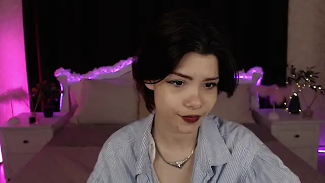 llittle-peachh online show from March 12, 3:40 pm