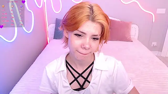 llittle-peachh online show from April 5, 11:18 am