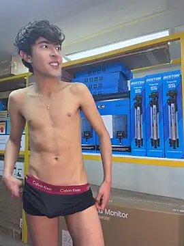 MatthewMoore  online show from April 9, 6:19 am