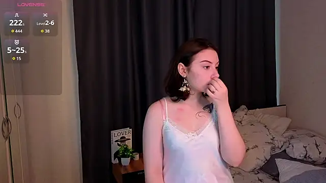 BreannaBuczak online show from April 11, 1:32 am