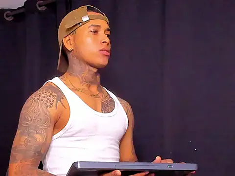 Snapshot of tyler_bell_ chatting on March 4, 2:01 pm tyler bell online show from March 4, 2:01 pm