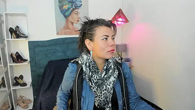 KiaraXMilf online show from March 23, 12:42 pm