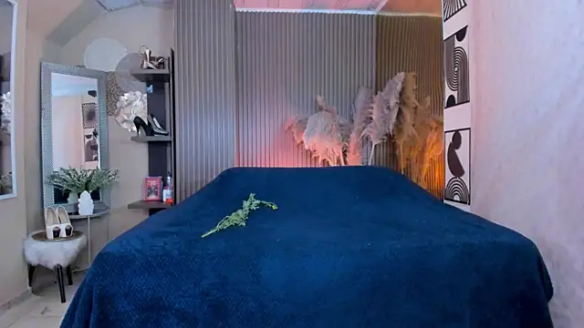 KiaraXMilf online show from April 15, 8:20 pm