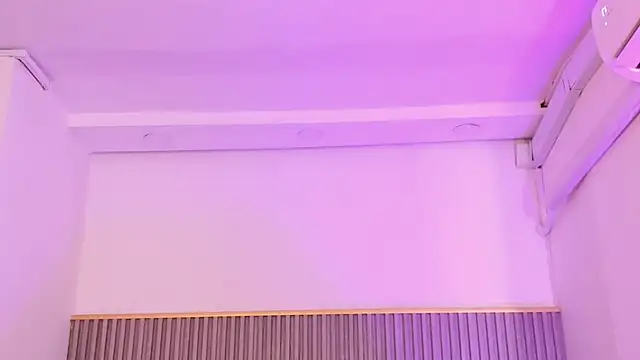 ashvalentine  online show from April 6, 7:48 pm