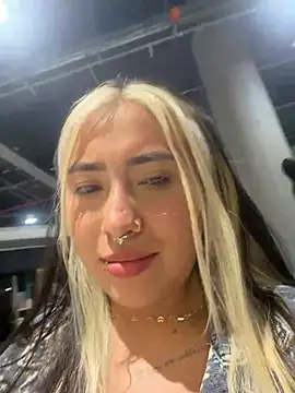 Snapshot of ManuelaVeeleez chatting on June 20, 2:25 am ManuelaVeeleez online show from June 20, 2:25 am