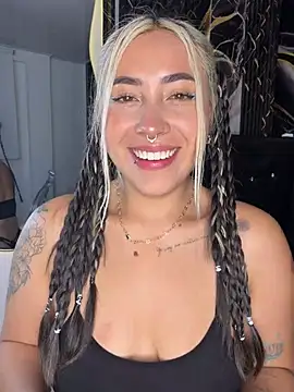Snapshot of ManuelaVeeleez chatting on June 26, 6:29 am ManuelaVeeleez online show from June 26, 6:29 am