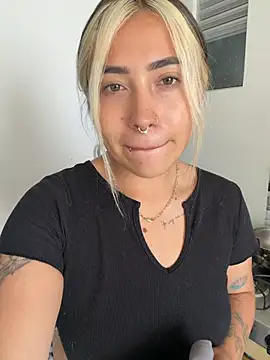 Snapshot of ManuelaVeeleez chatting on July 8, 2:54 pm ManuelaVeeleez online show from July 8, 2:54 pm