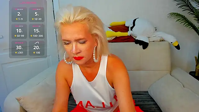 Snapshot of Ledi_Luna chatting on June 22, 8:33 am Ledi Luna online show from June 22, 8:33 am