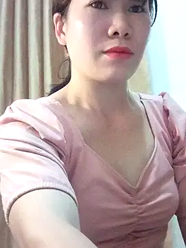 Snapshot of Bondgirl_9 chatting on March 22, 9:18 pm Bondgirl 9 online show from March 22, 9:18 pm