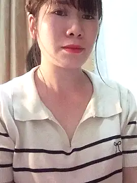 Snapshot of Bondgirl_9 chatting on March 24, 3:17 pm Bondgirl 9 online show from March 24, 3:17 pm