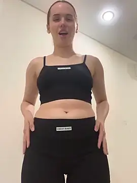 pinkpeachx online show from March 6, 12:01 pm