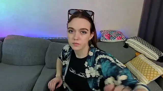SunyLily online show from June 12, 6:34 am