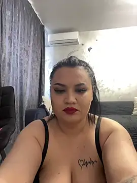 julietalovee online show from March 25, 10:21 am