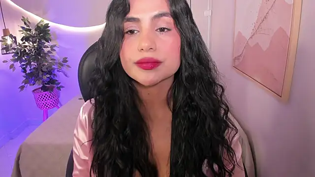 Snapshot of Mara__05 chatting on July 2, 7:42 pm Mara 05 online show from July 2, 7:42 pm