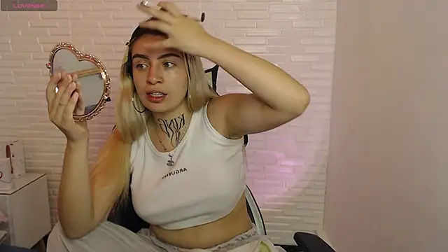 Tamaraa velez online show from March 13, 9:21 pm