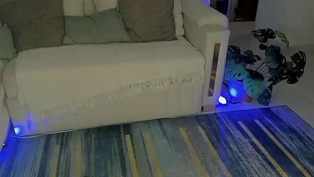 ALEJA R01 online show from March 27, 9:03 pm