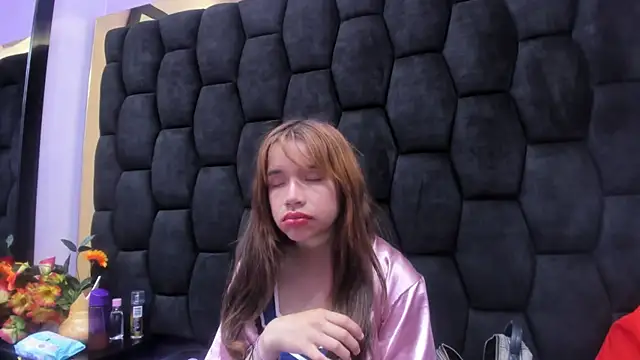 ZoeBarbiee online show from April 9, 7:03 am