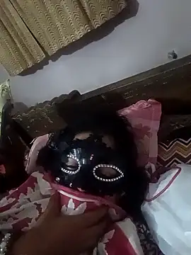 DRAMA  QUEEN online show from April 15, 7:32 pm
