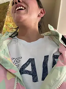 SamanthaWalker  online show from April 22, 1:23 pm